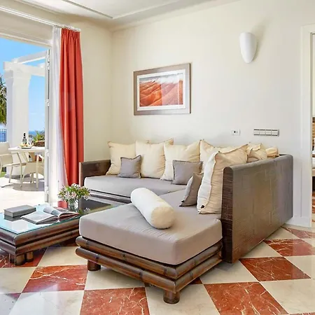 Maria 2 Bed With Jacuzzi أذيخي